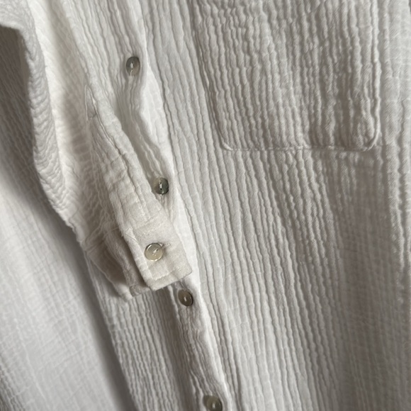 White button down shirt - Picture 4 of 6